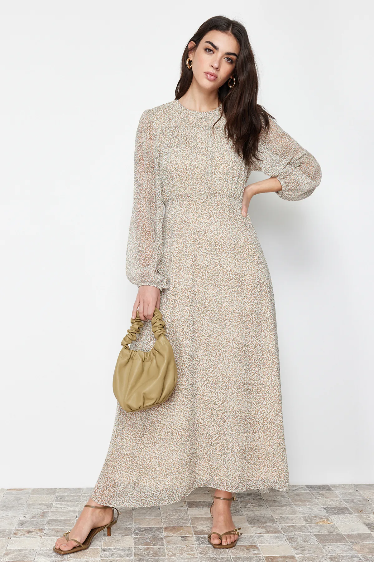 Trendyol Modest  Braunes gefüttertes gewebtes Kleid mit Blumenmuster und Gürtel TCTSS24EB00081