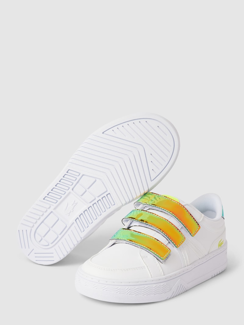 Sneaker mit Kontrast-Details in weiß