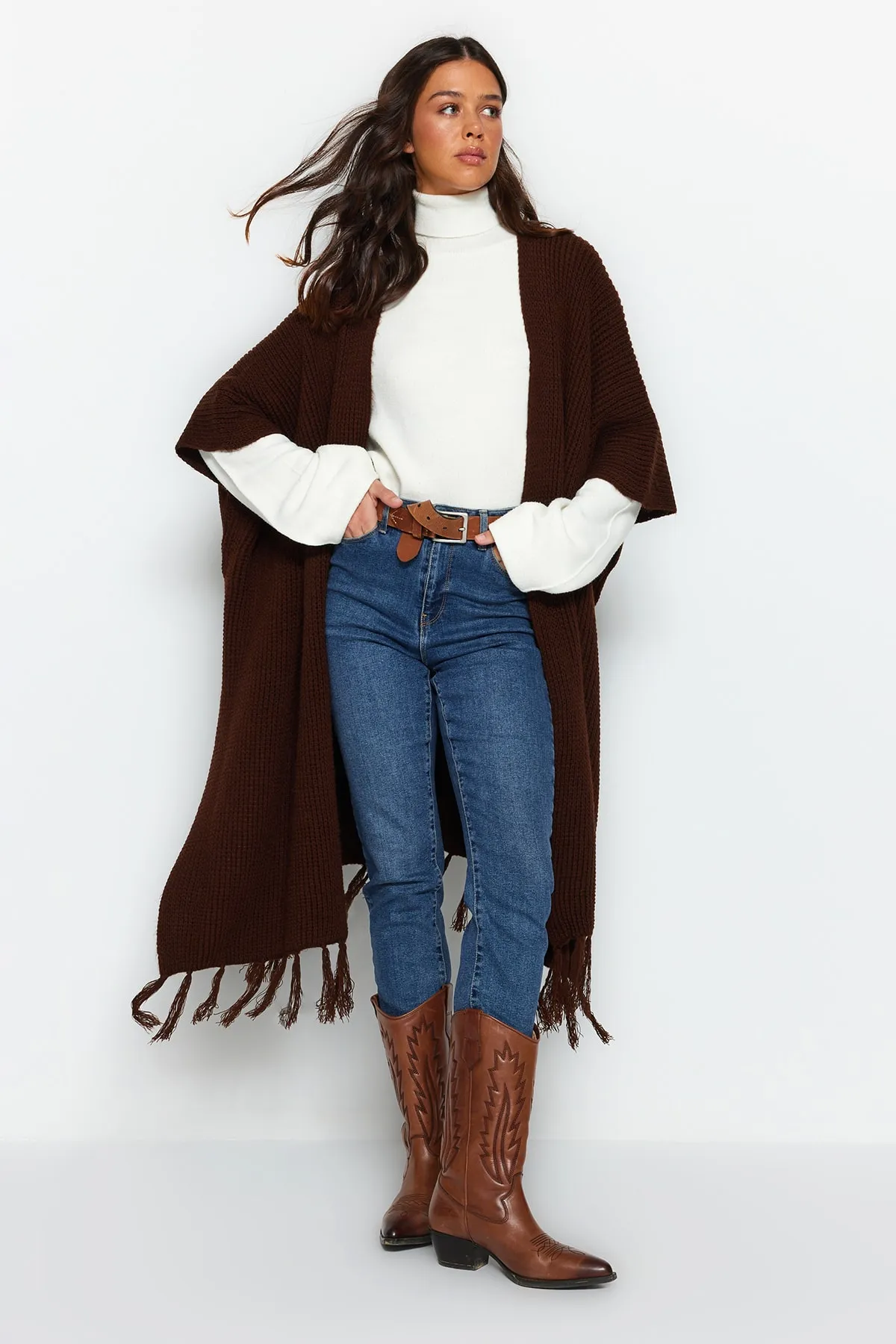 Trendyol Modest  Brauner Rock mit Quasten, langer Strick-Cardigan TCTAW23TH00008