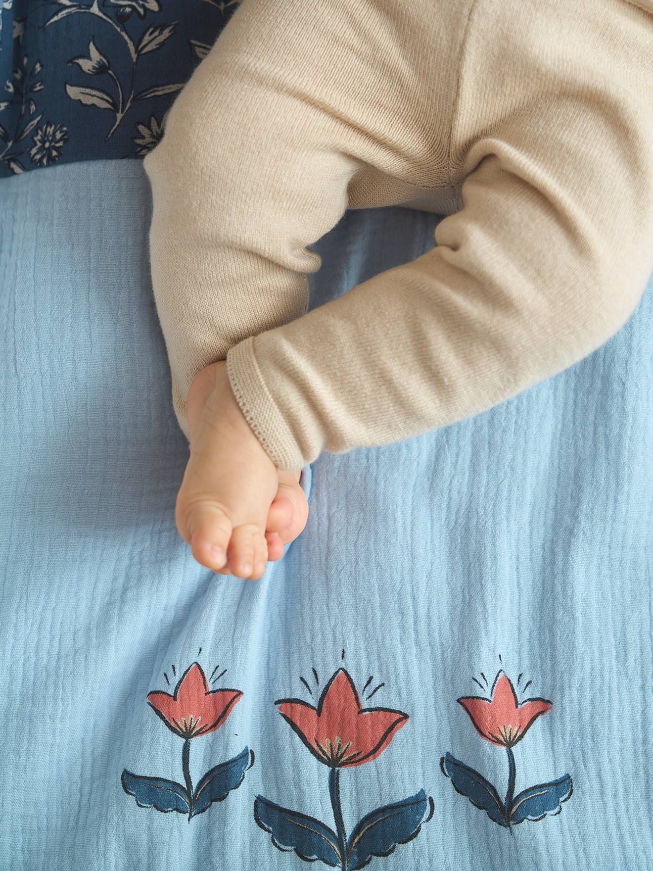 Vertbaudet Baby Patchwork-Spieldecke/ Laufstalleinlage INDIEN BLUME, Quasten - blau bedruckt