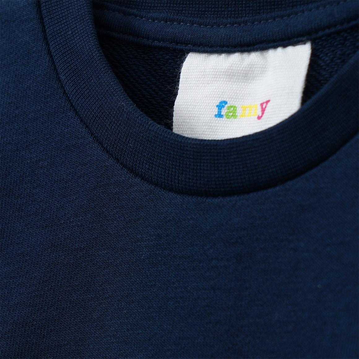 Baby Sweatshirt mit bunten Akzenten