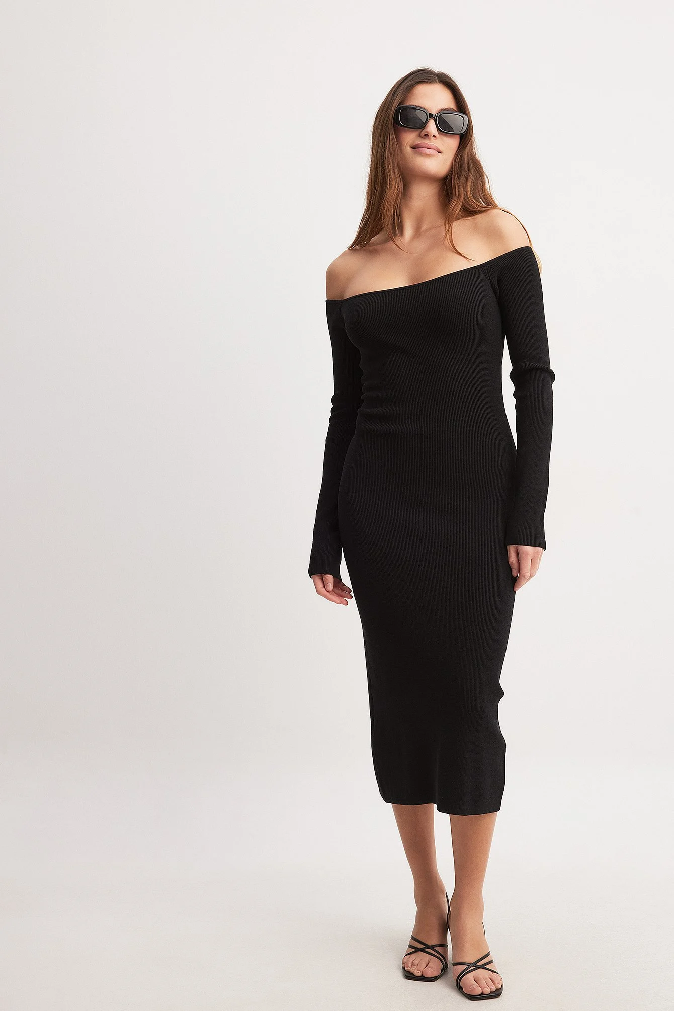 Schulterfreies Strick-Midikleid