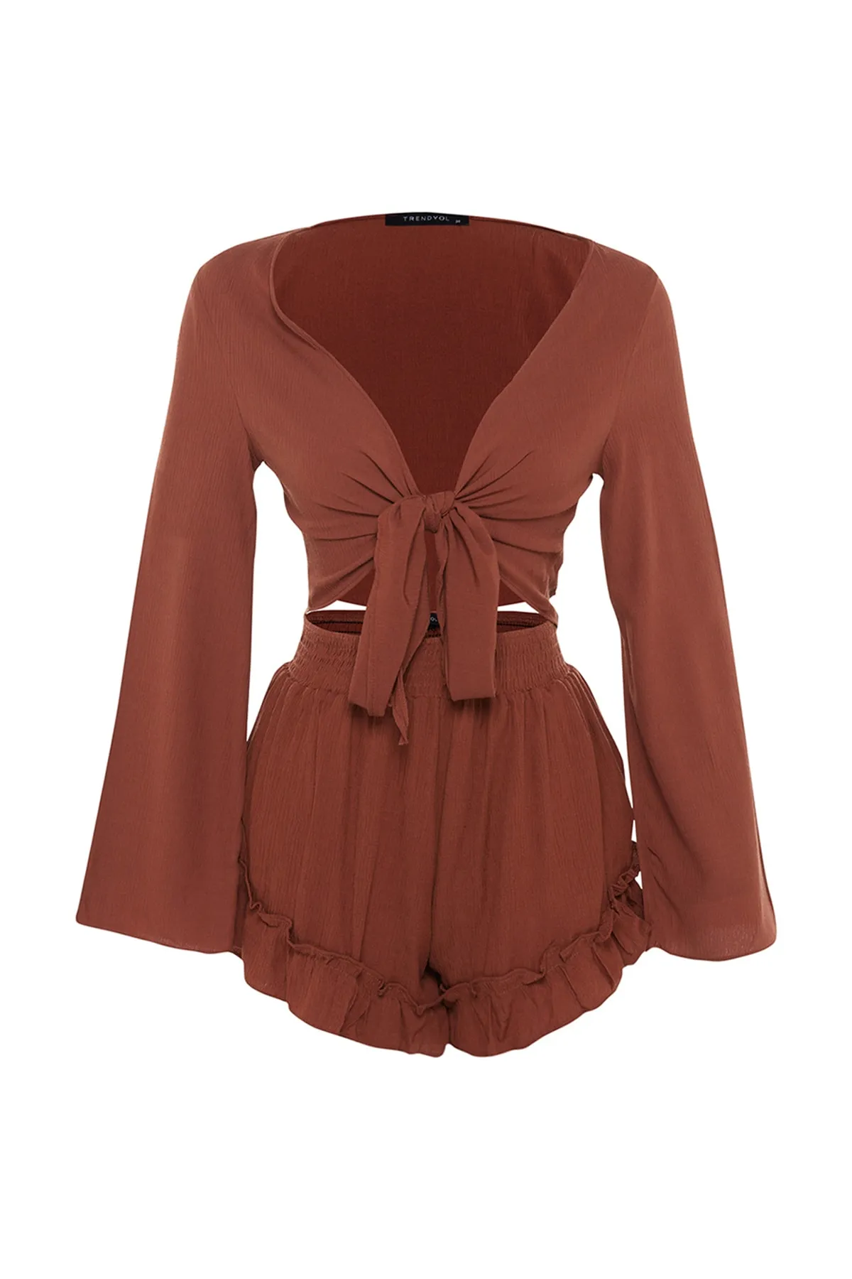 Trendyol Collection  Braunes Set aus gewebter Bluse und Shorts mit Rüschen TBESS23AU00027