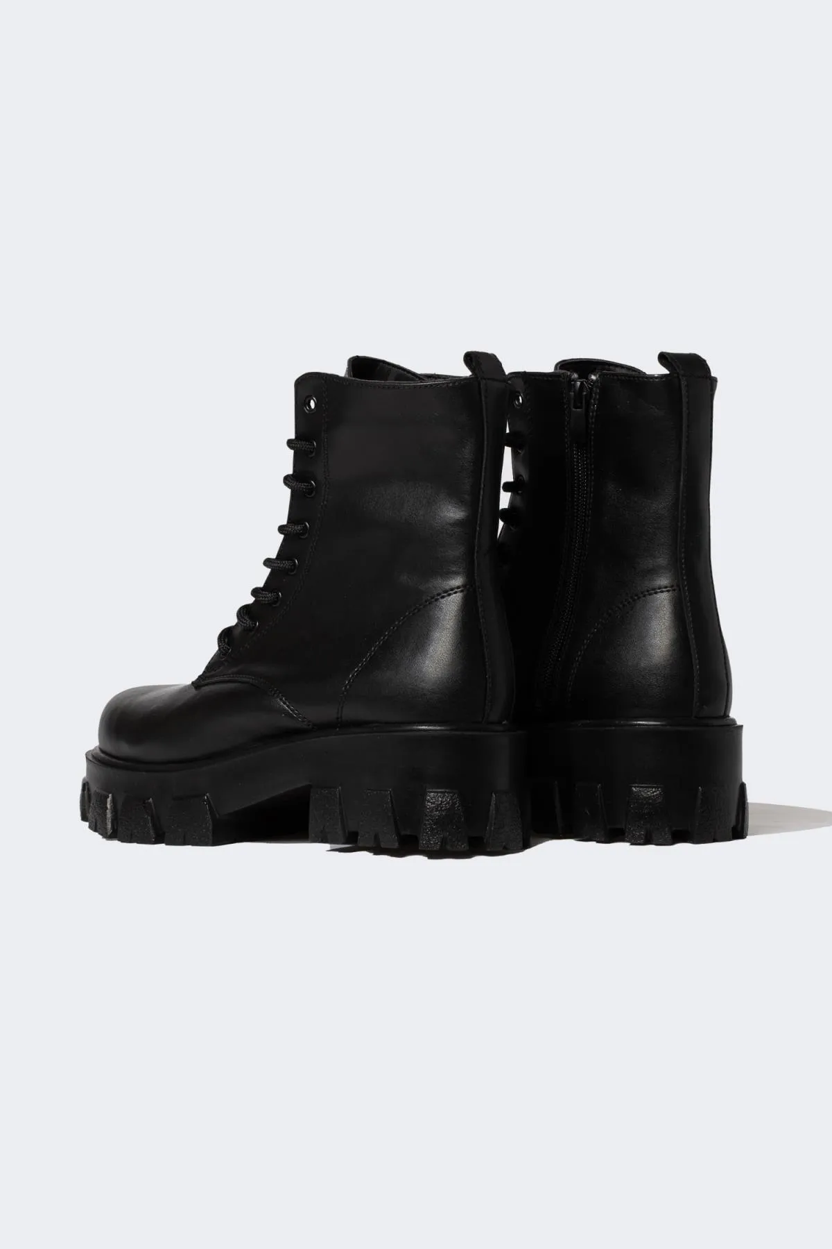 DeFacto  Damenstiefel aus Kunstleder mit hoher Sohle zum Schnüren und Reißverschluss