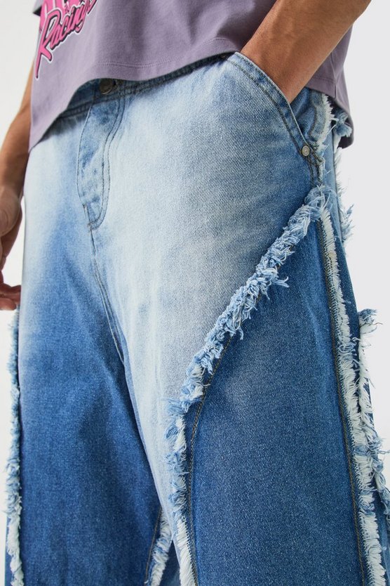 Hellblaue Jorts mit ausgefranstem Saum