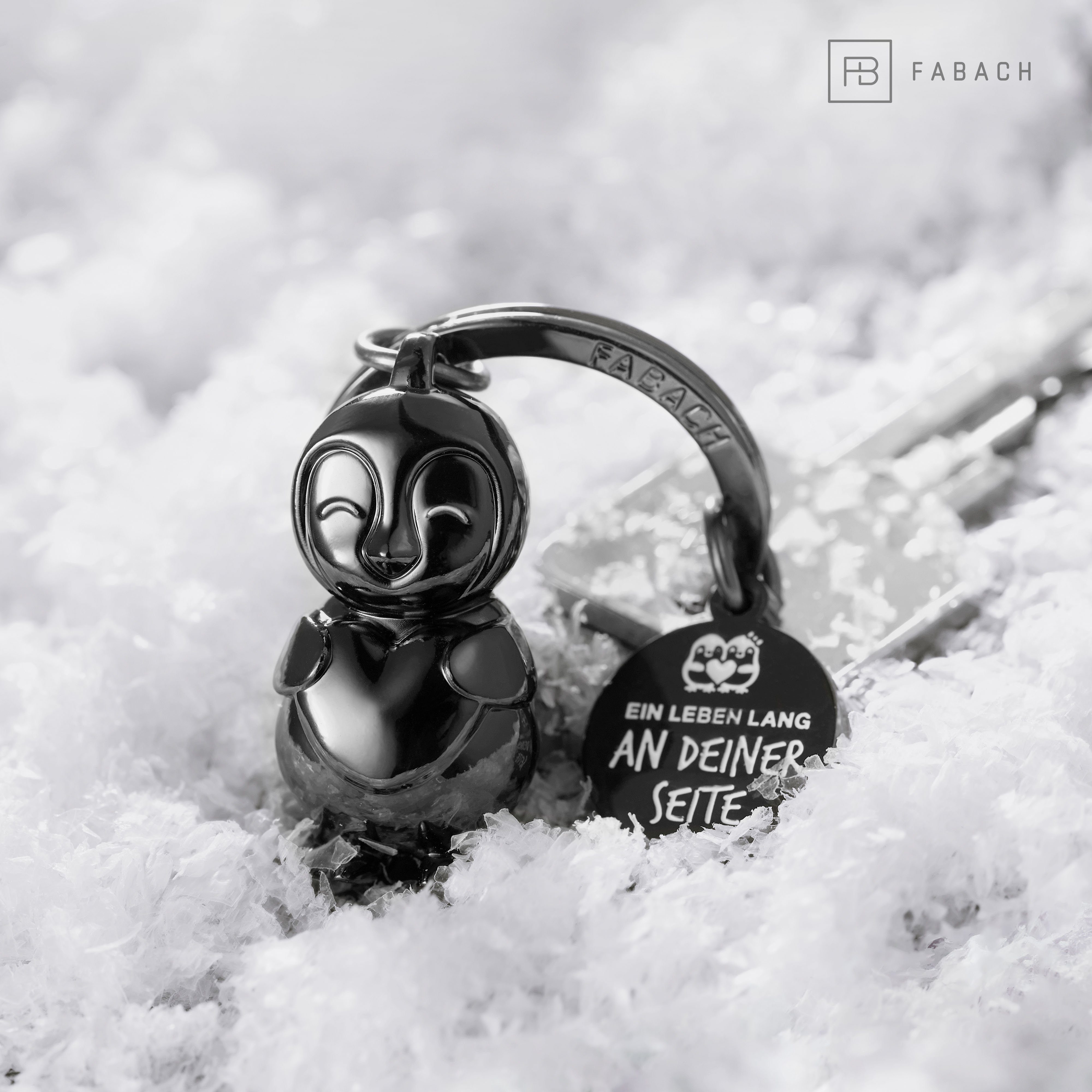 FABACH Schlüsselanhänger Pinguin Glücksbringer Frosty mit Herz - Geschenk Frau Freundin