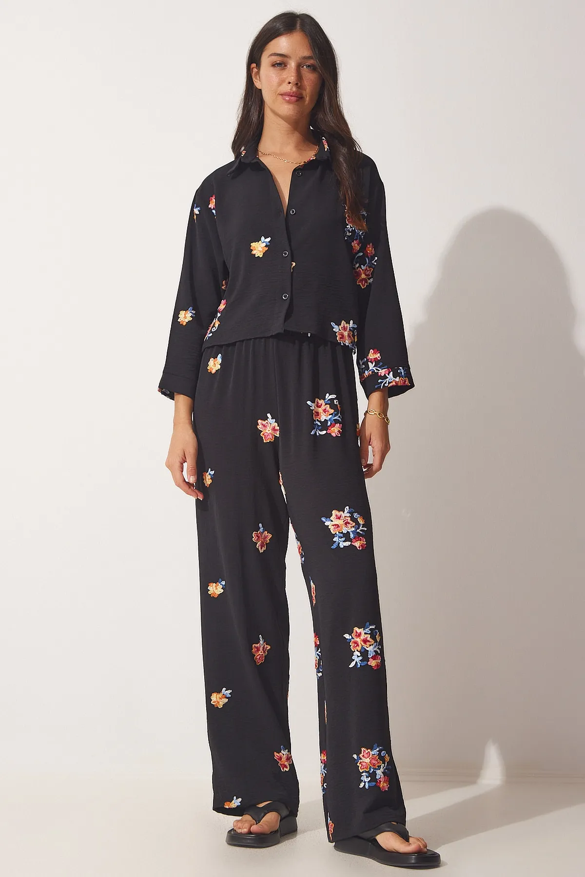 Happiness İstanbul  Schwarzes besticktes Ayrobin-Hemd-Hosen-Set für Damen TO00065