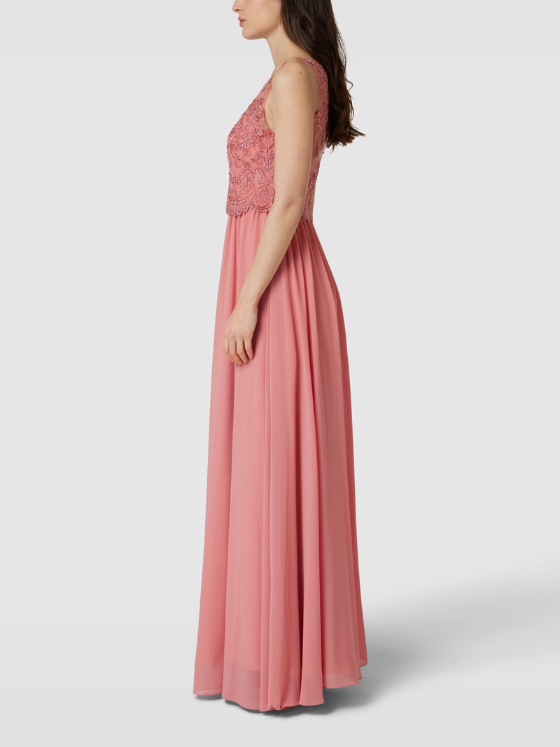 Abendkleid mit floralen Stickereien in lachs