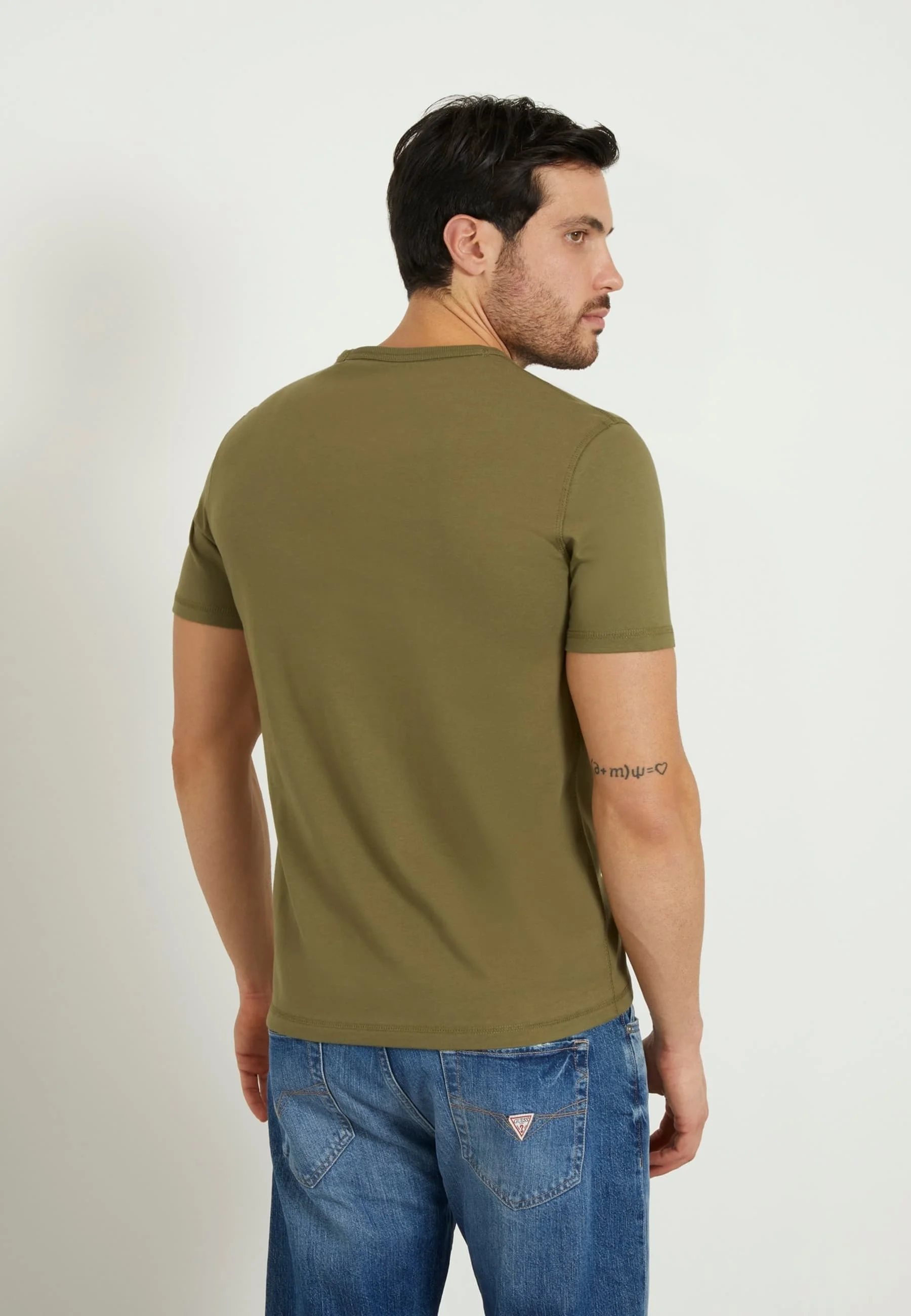 Guess MIT LOGODREIECK - Camiseta con estampado