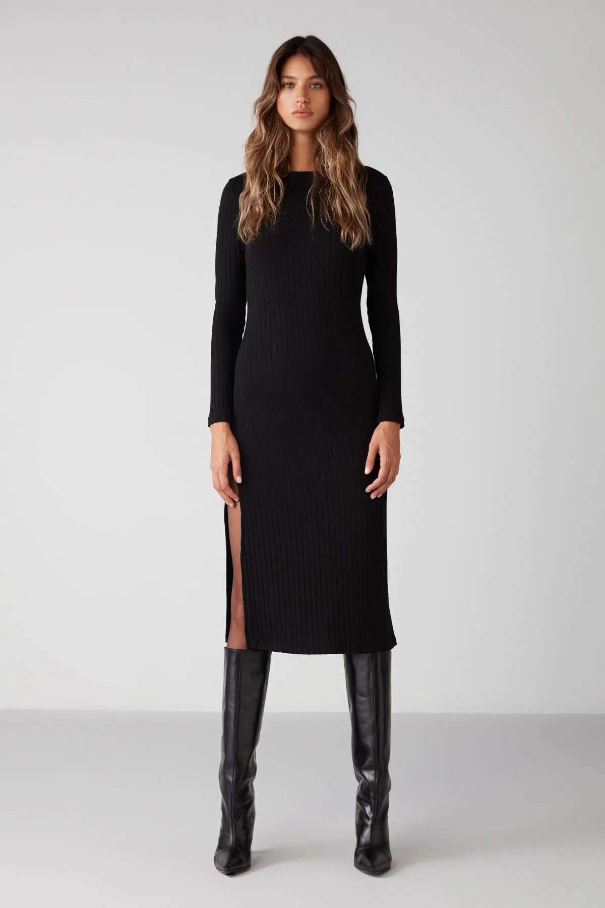 GRIMELANGE  Orla Damen-Maxikleid aus flexiblem, geripptem, fließendem Stoff in Schwarz mit Schlitzen an den Seiten