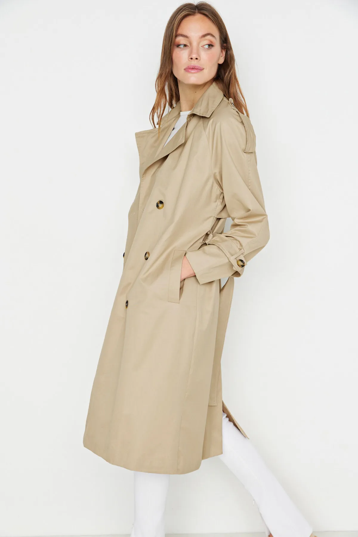 Trendyol Collection  Beiger wasserabweisender Trenchcoat mit Gürtel TWOSS20TR0012