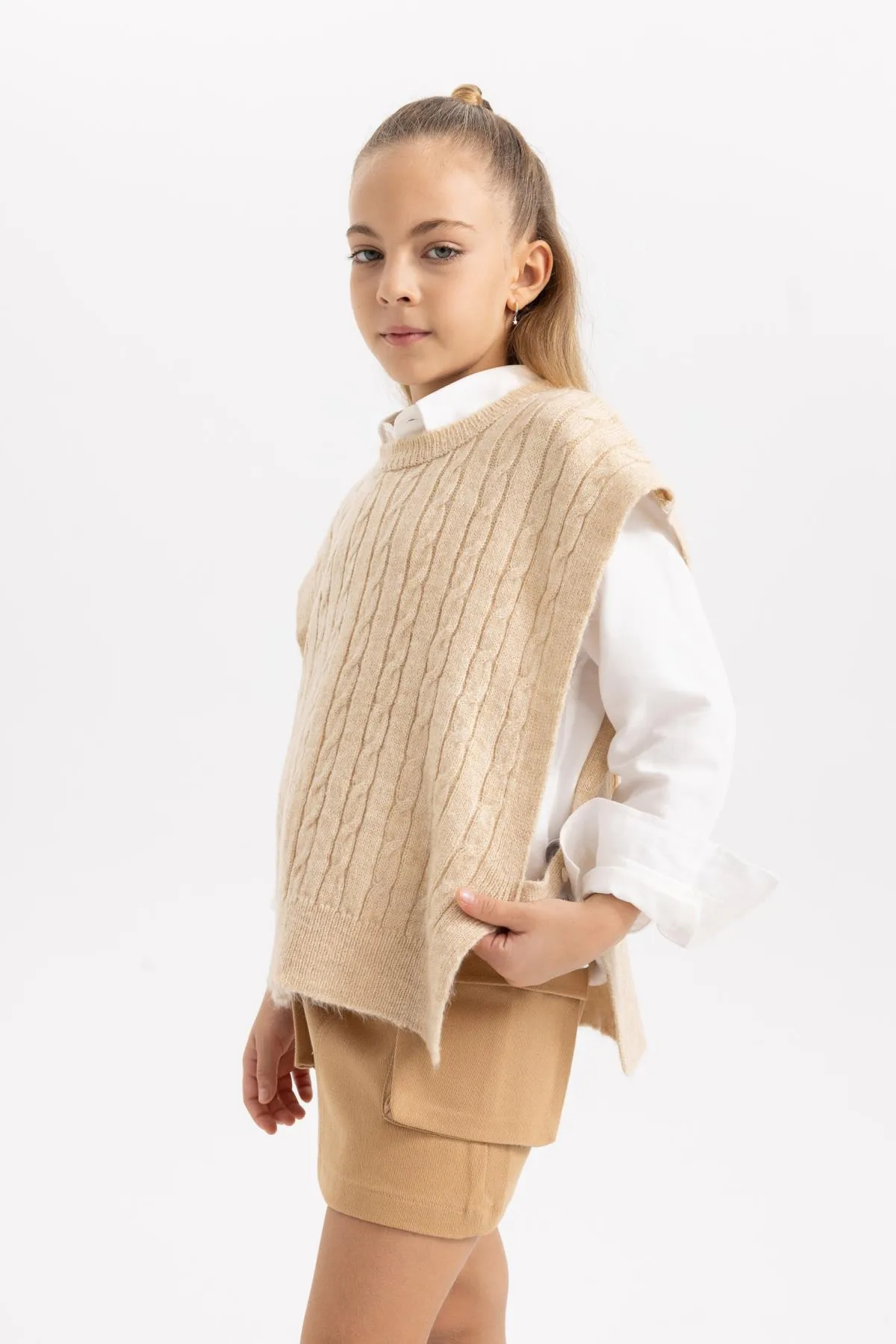 DeFacto  Strickpullover für Mädchen mit normaler Passform und Rundhalsausschnitt