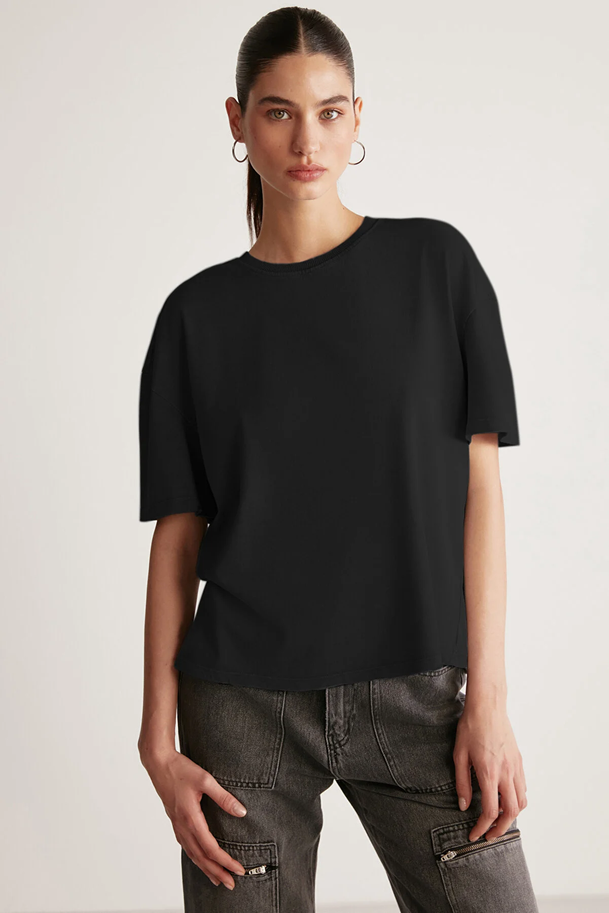 GRIMELANGE  Jemmy Damen-T-Shirt mit entspannter Passform und Rundhalsausschnitt aus 100 % Baumwolle in Schwarz