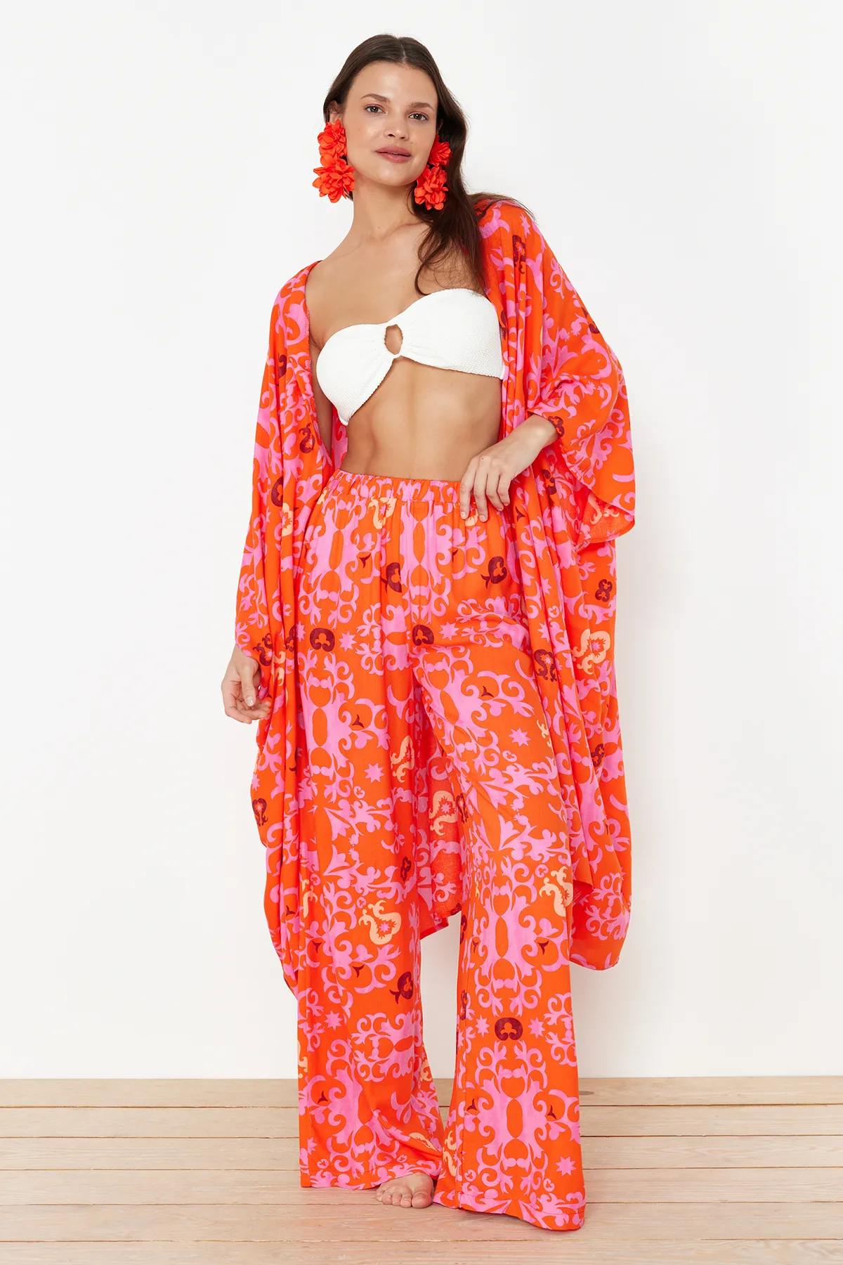 Trendyol Collection  Gewebte Hose mit ethnischem Muster TBESS24PL00018