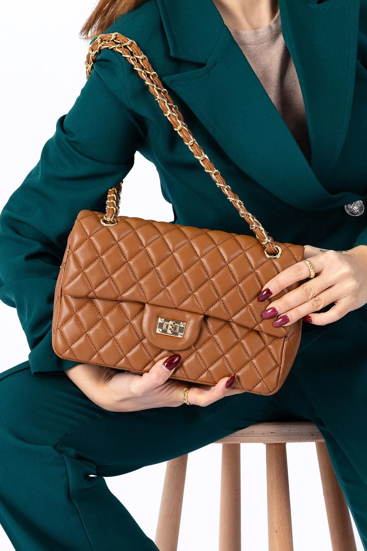 Getcho  Jadas Damen-Schultertasche und Umhängetasche mit Kettenriemen, gesteppt