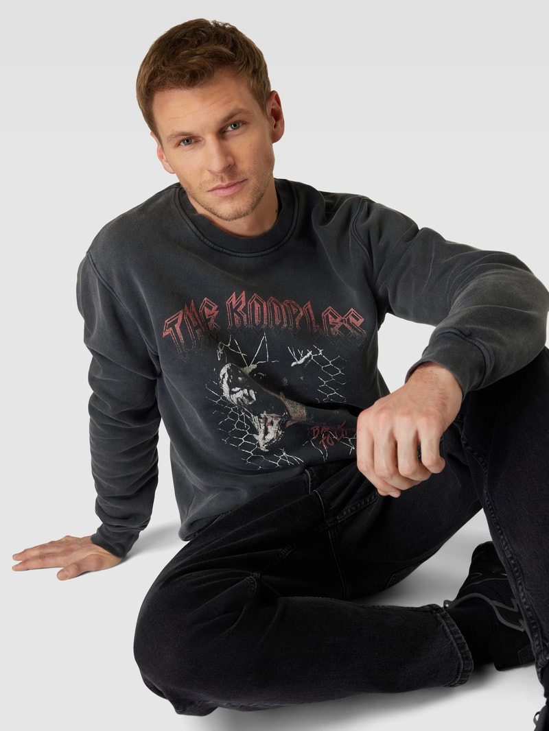 Sweatshirt mit Label-Motiv-Print in schwarz
