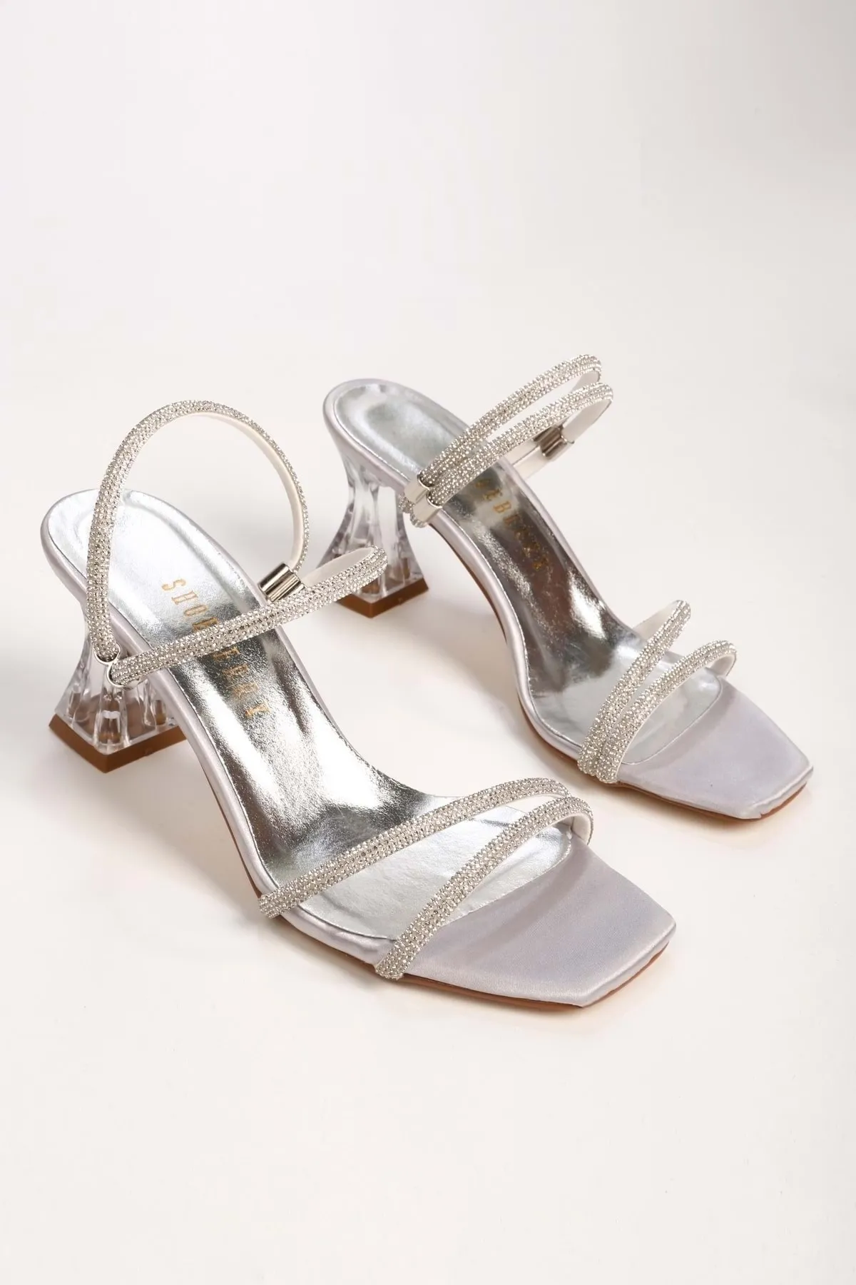 Shoeberry  Nova Silver Satin-Absatzschuhe für Damen