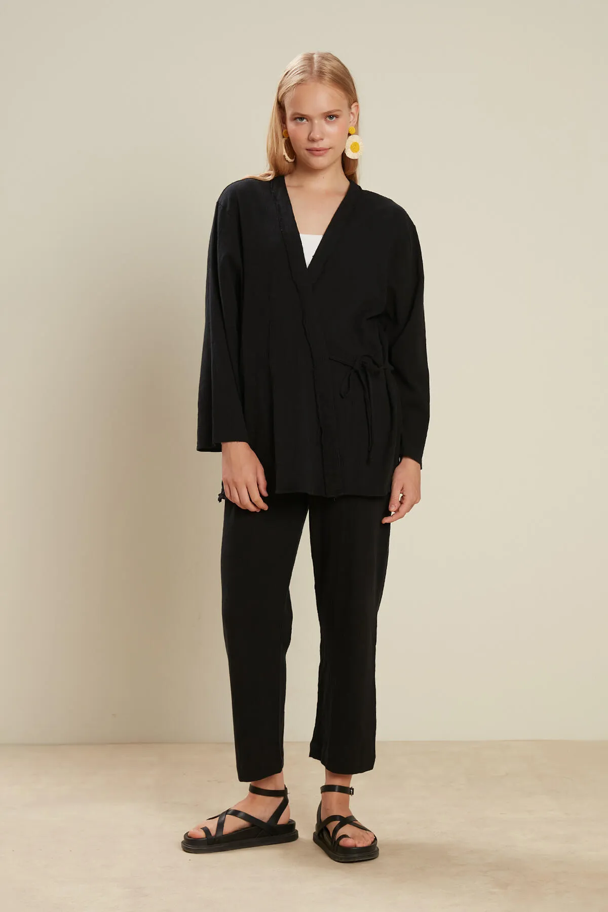 Manuka  CRINKLE-KIMONO AUS BAUMWOLLE SCHWARZ