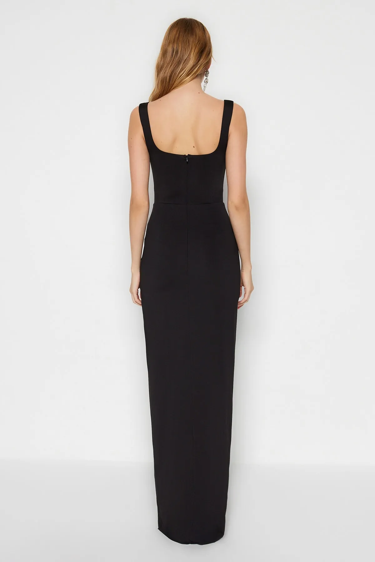 Trendyol Collection  X Zeynep Tosun Schwarzes, figurbetontes Abend- und Abschlusskleid mit Ziernähten TCLSS23AE00010