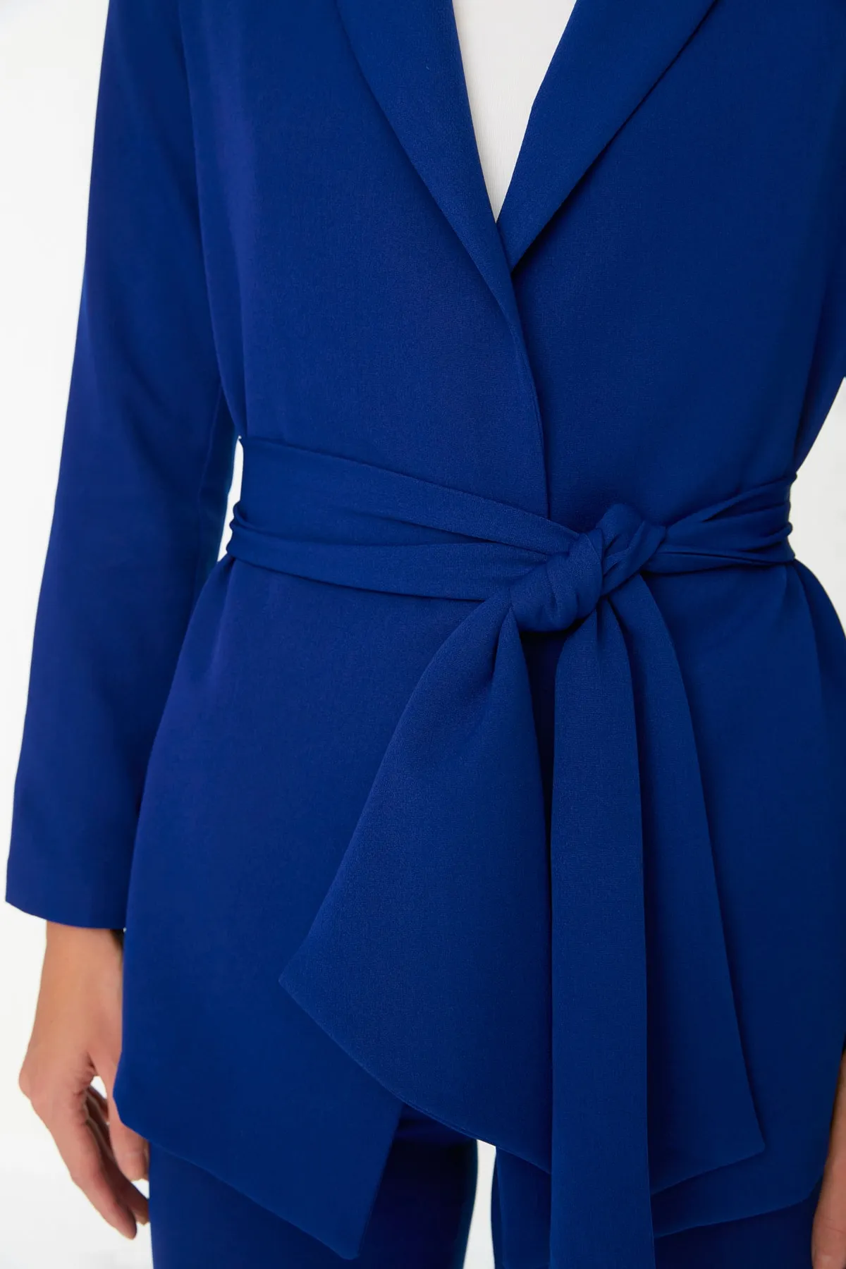 Trendyol Collection  Indigoblaue, gewebte Blazerjacke mit normaler Bindung TWOSS22CE0175