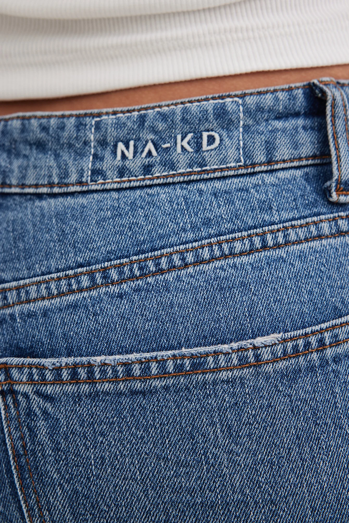 Ausgestellte Jeans mit hoher Taille