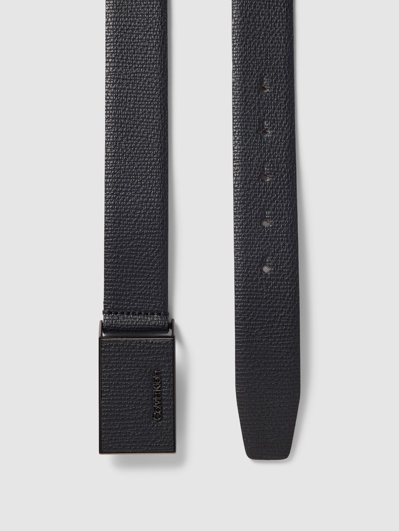 Gürtel mit Pinschließe und Label-Detail in schwarz