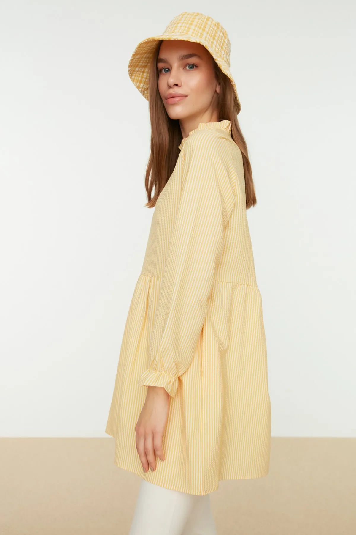 Trendyol Modest  Gelbe Tunika mit Stehkragen und Raffung TCTSS22GO0108