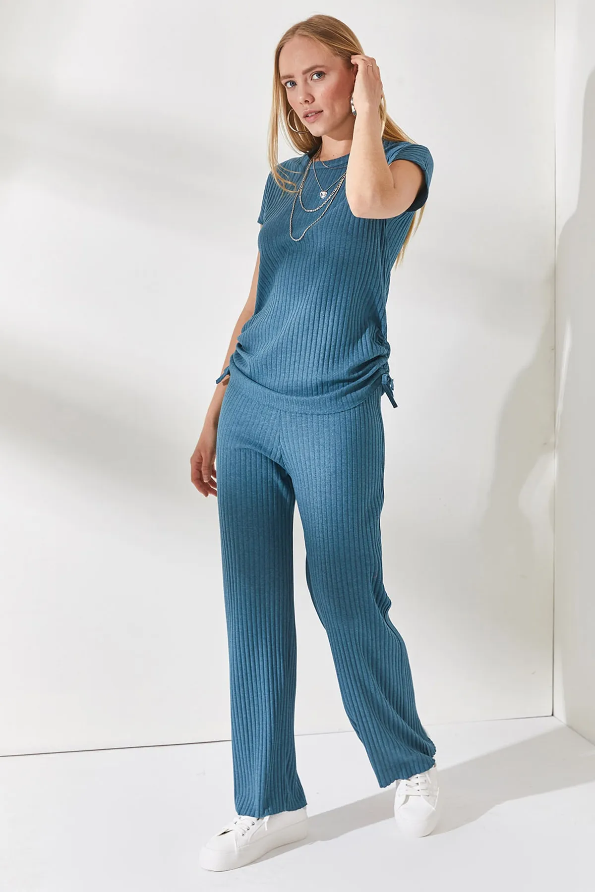 Olalook  Damen Petrolblaues Set mit seitlich geraffter Bluse und Palazzo-Hose TKM-19000196