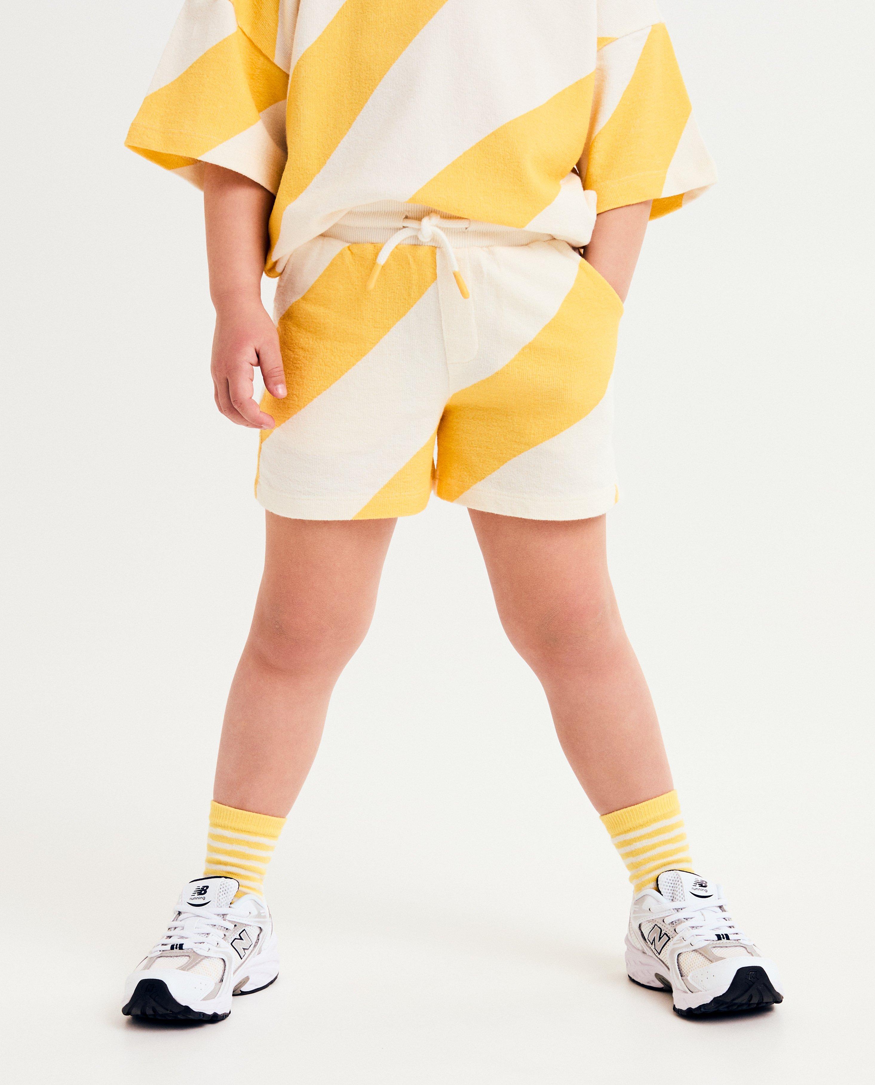 Pantaloni scurți cu dungi Elisabeth Lucie Baeten, unisex galbeni