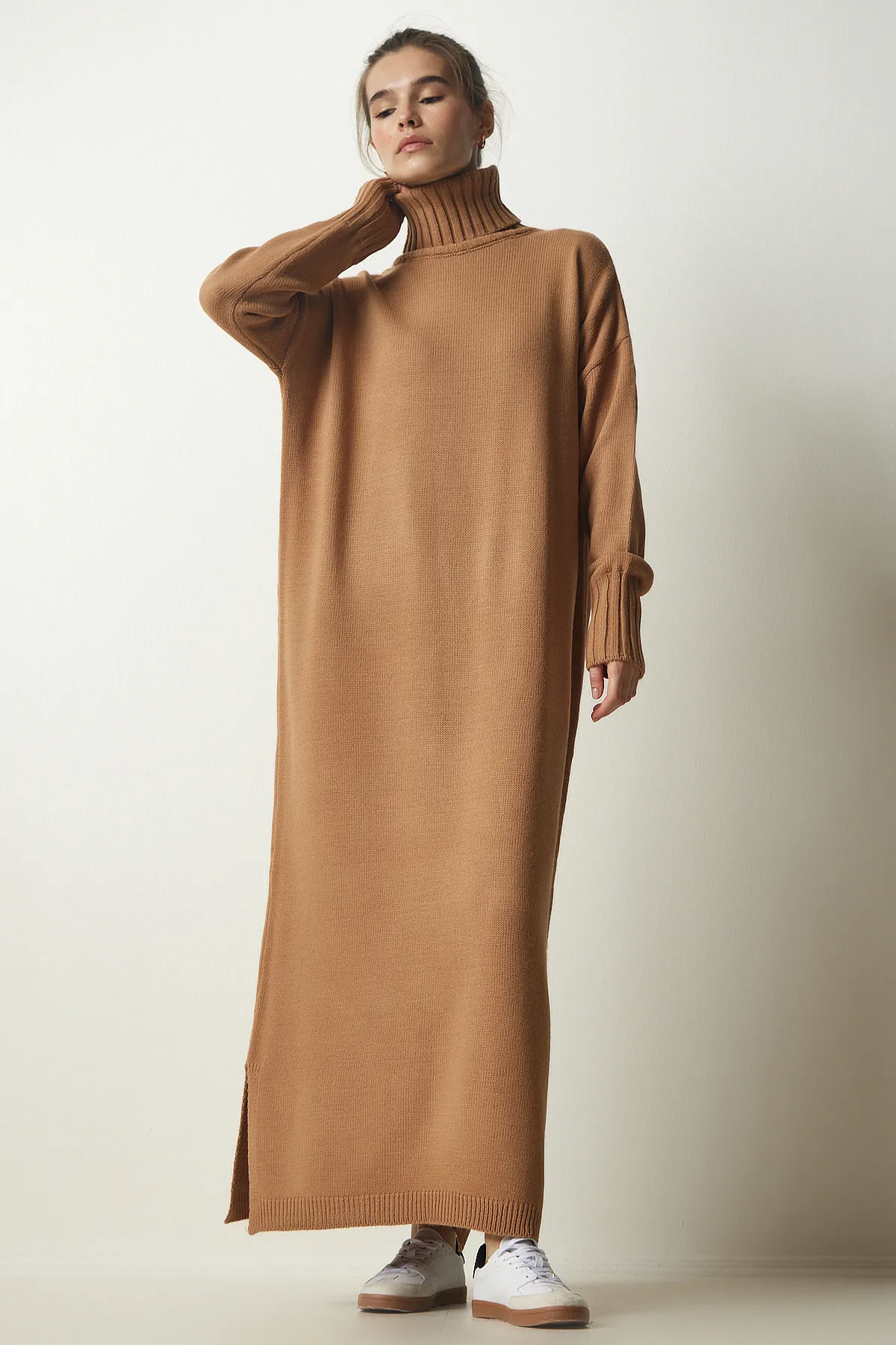Happiness İstanbul  Übergroßes Strickkleid mit Rollkragen und Schlitz für Damen PF00042