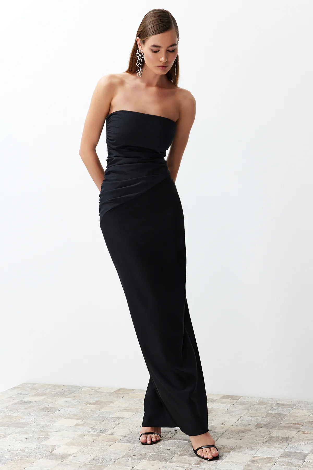 Trendyol Collection  Schwarzes, körperbetontes, gewebtes langes Abendkleid TPRSS24AE00053