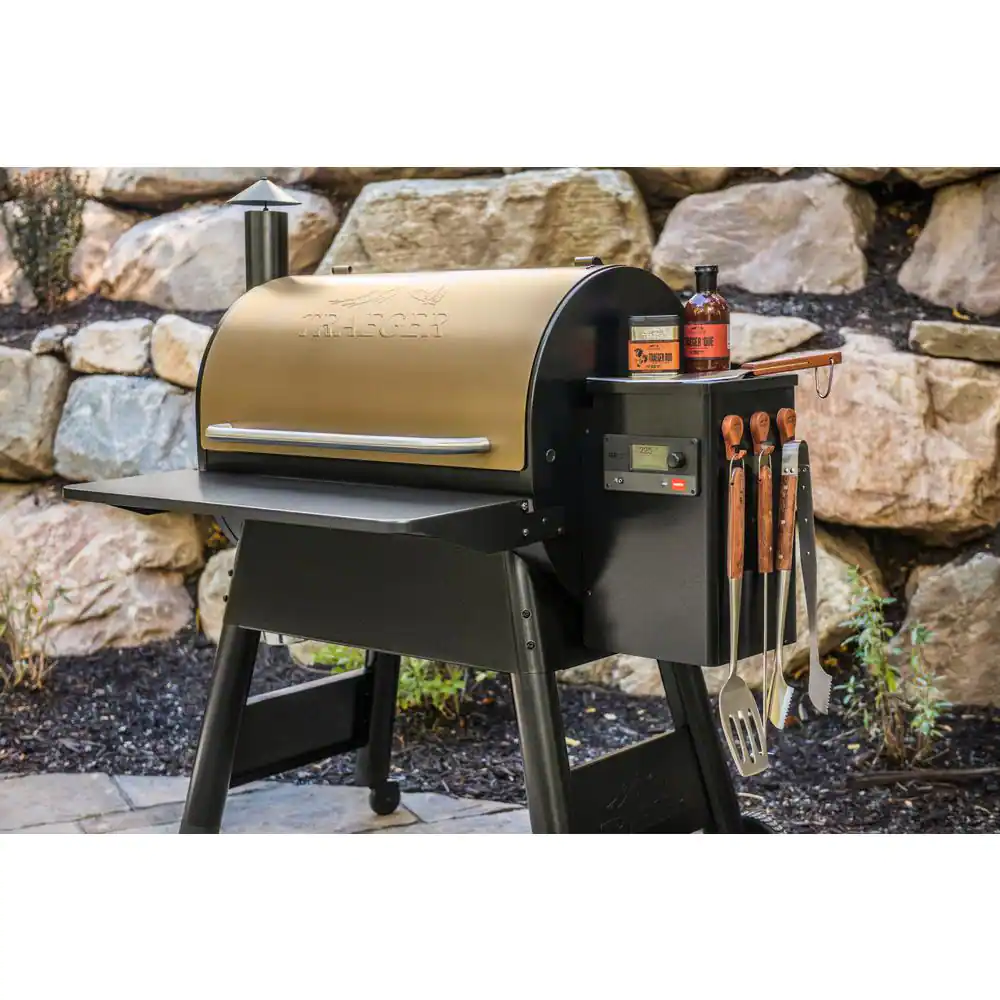 Pro 780 Wifi Pellet Grill and Smoker in Bronze