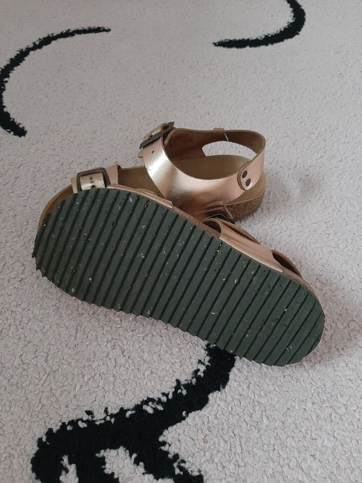 El Naturalista Leder-Sandalen 