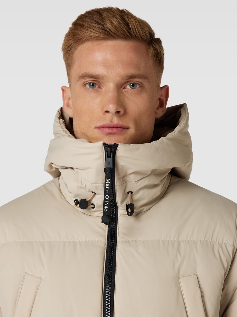 Daunenjacke mit Kapuze in sand