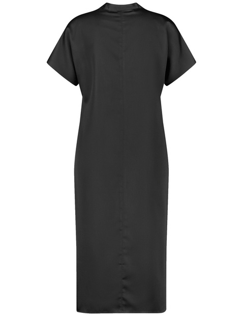 Fließendes Midikleid mit V-Ausschnitt