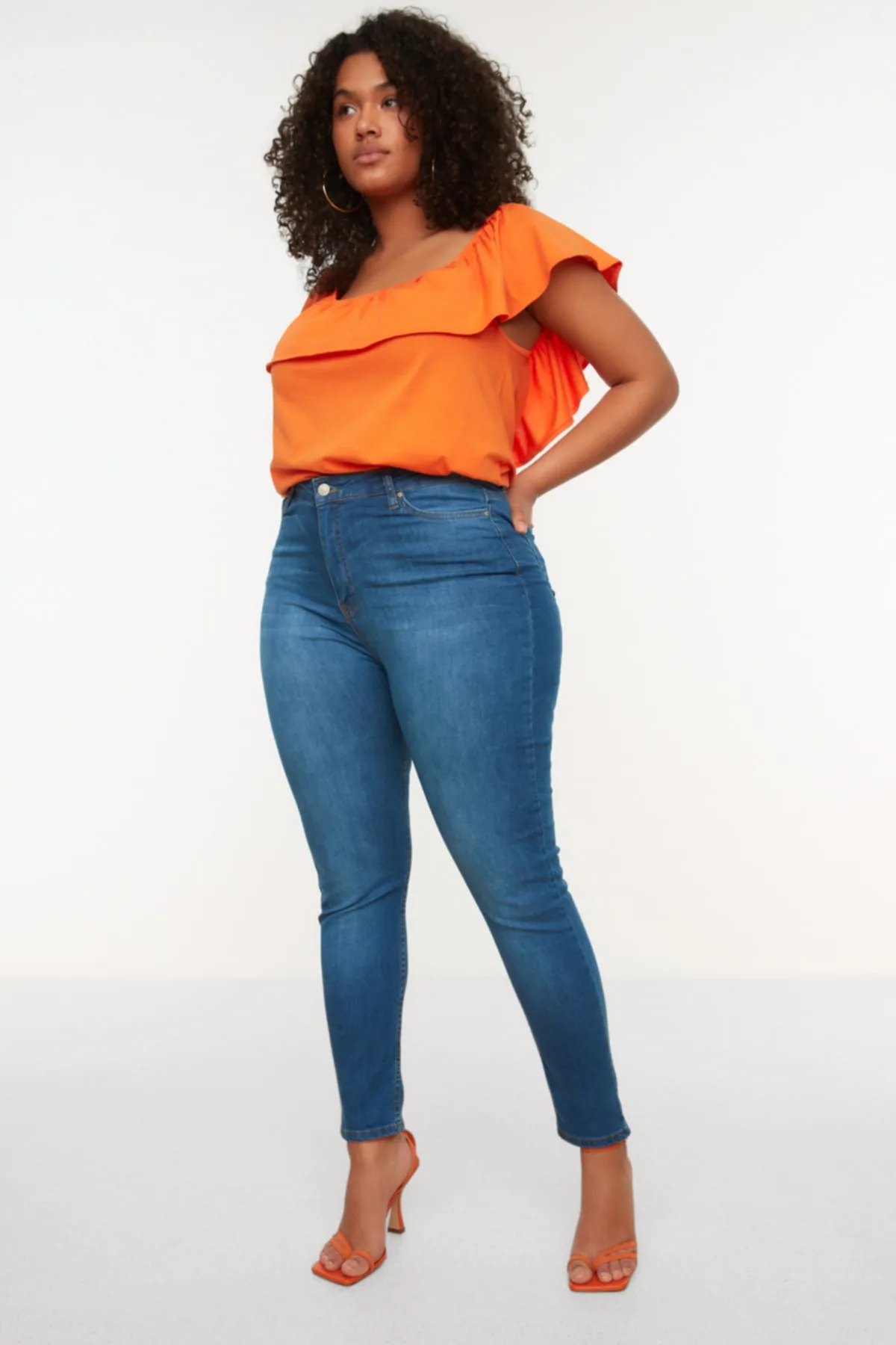 Trendyol Curve  Blaue, hoch taillierte, dehnbare Röhrenjeans TBBSS22JE0040
