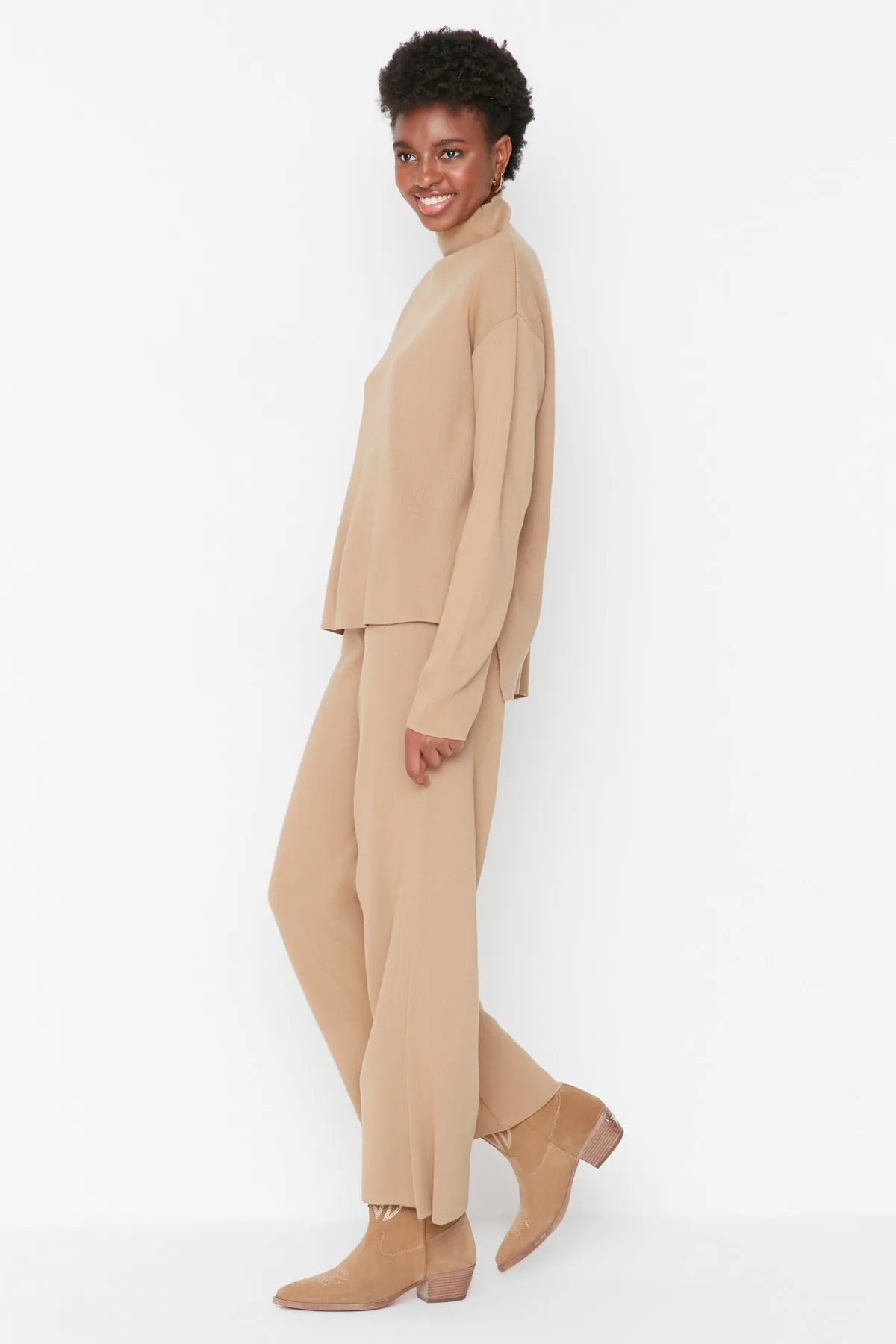 Trendyol Collection  Kamel Normale Hose Strickoberteil und Unterteil Set TWOAW21AU0060