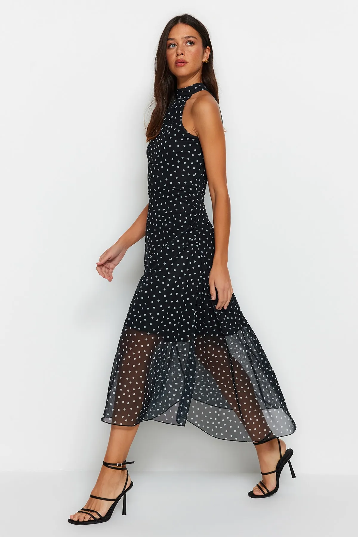 Trendyol Collection  Schwarzes Neckholder-Midi-Strickkleid aus bedrucktem Tüll TWOSS23EL02214