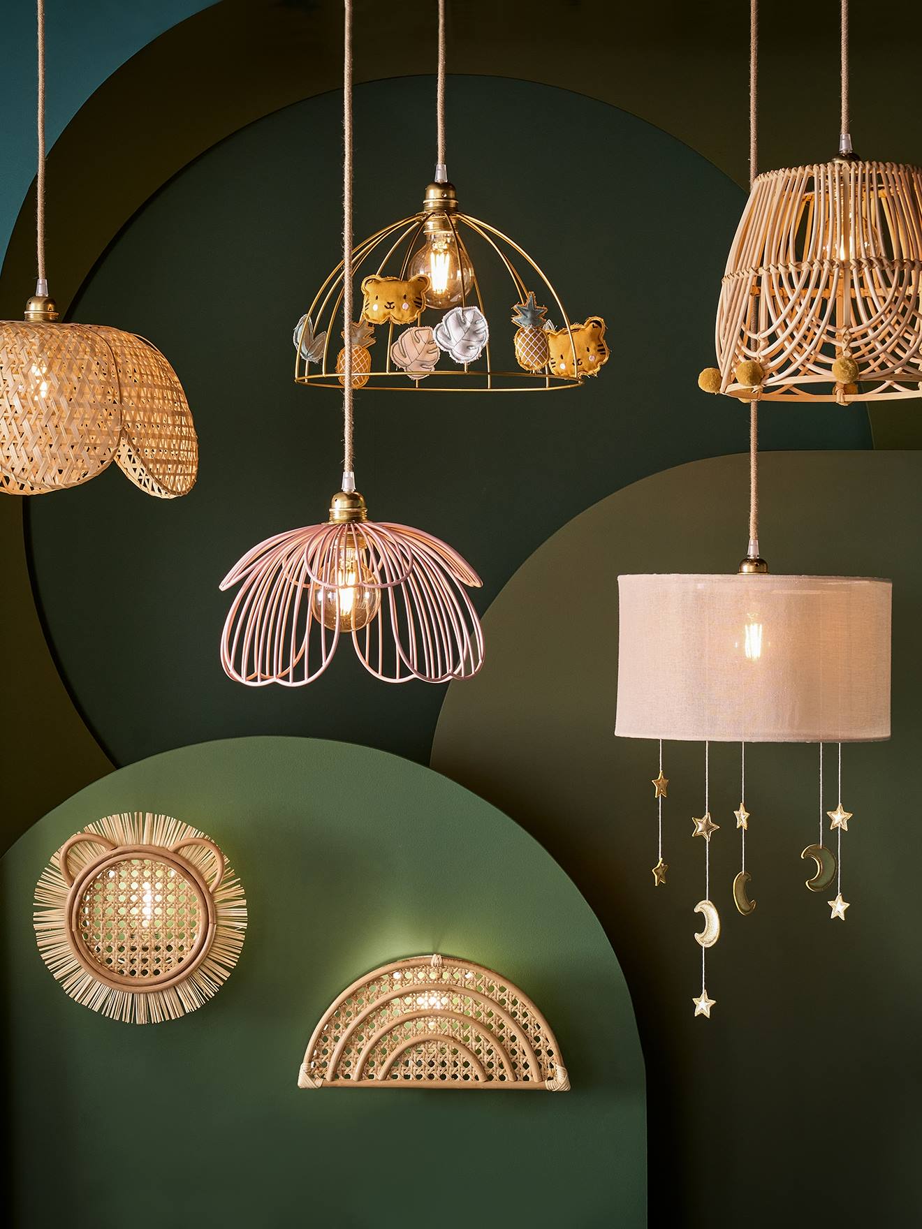 Vertbaudet Kinderzimmer Lampenschirm aus Rattan BOHO - natur/gelbe pompons