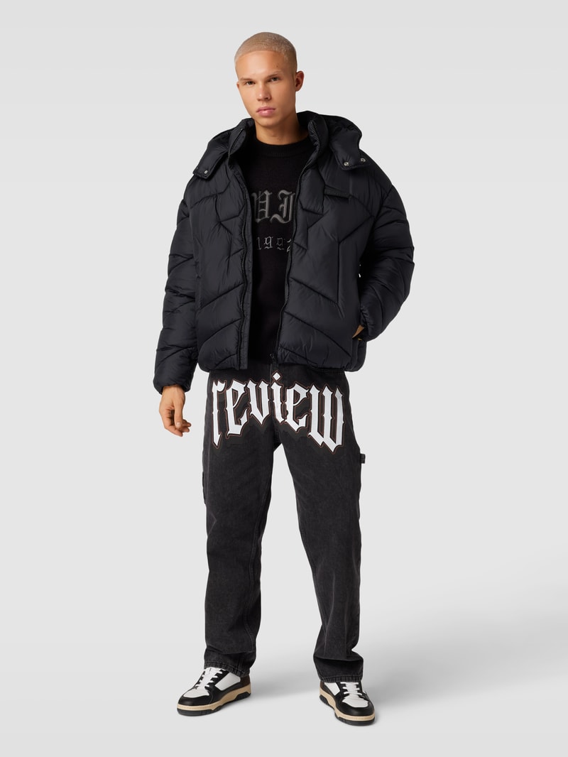Steppjacke mit Label-Detail in schwarz