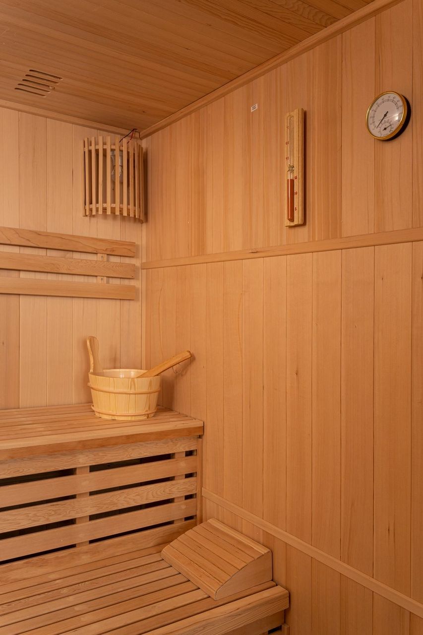 PureHaven Finnische Sauna 208x200x200 cm Harvia Saunaofen für 5 Personen Hemlockholz komplettes Zubehör Saunasteine Glastür Thermometer Beleuchtung