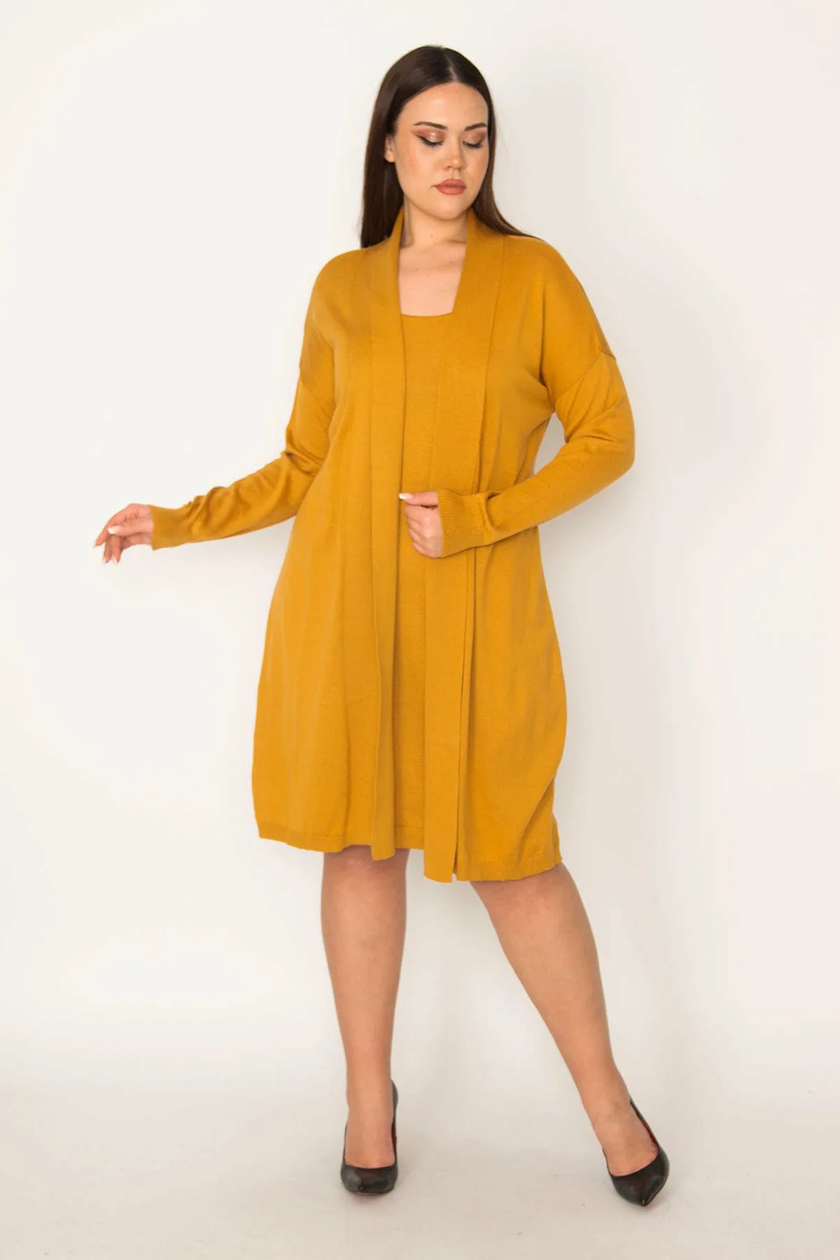Şans  Damen-Strickjacke in Senfgelb vorne in Übergröße 65n19811