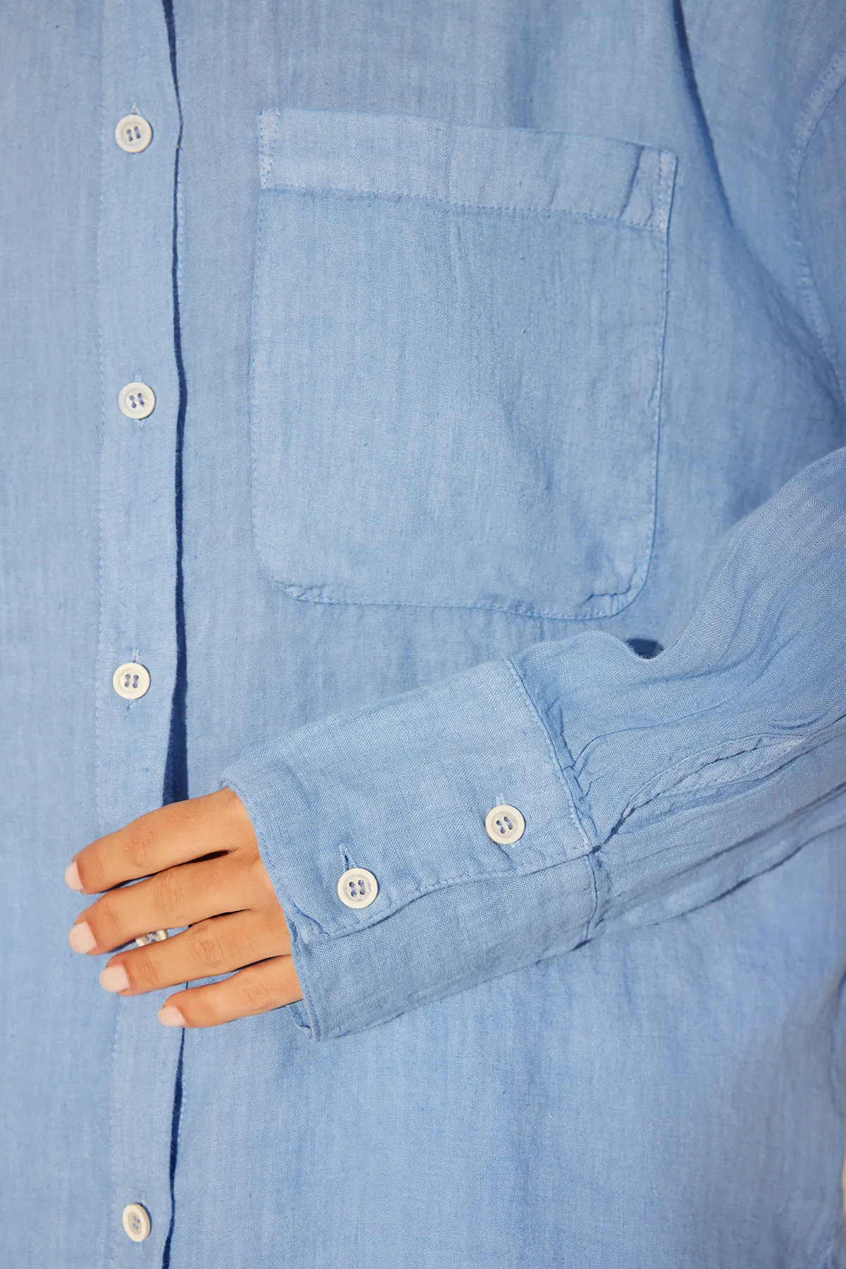 Trendyol Collection  Blaues Oversize-Hemd aus 100 % Leinen TWOSS23GO00443