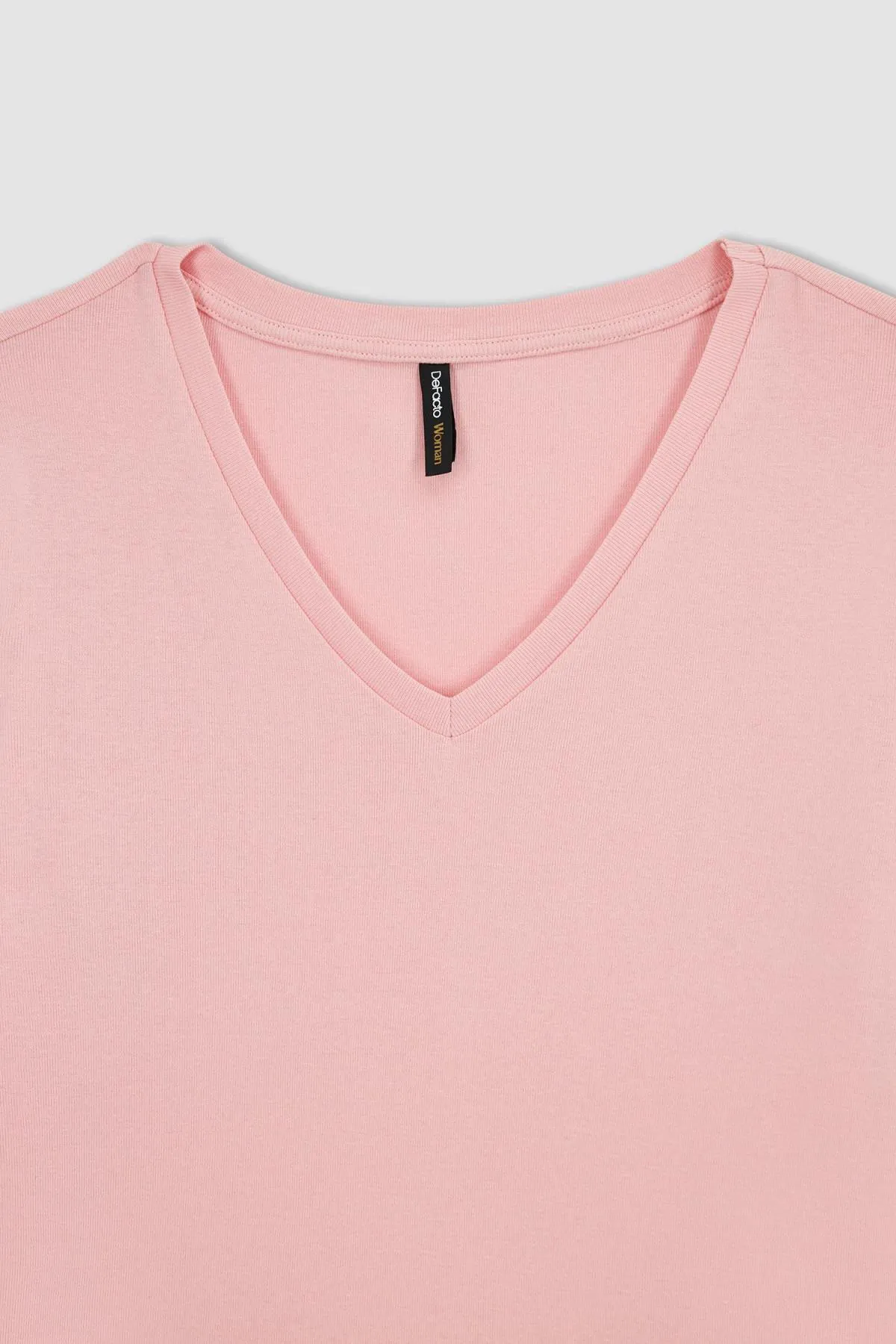 DeFacto  Schmal geschnittenes Basic-Kurzarm-T-Shirt aus 100 % Baumwolle mit V-Ausschnitt