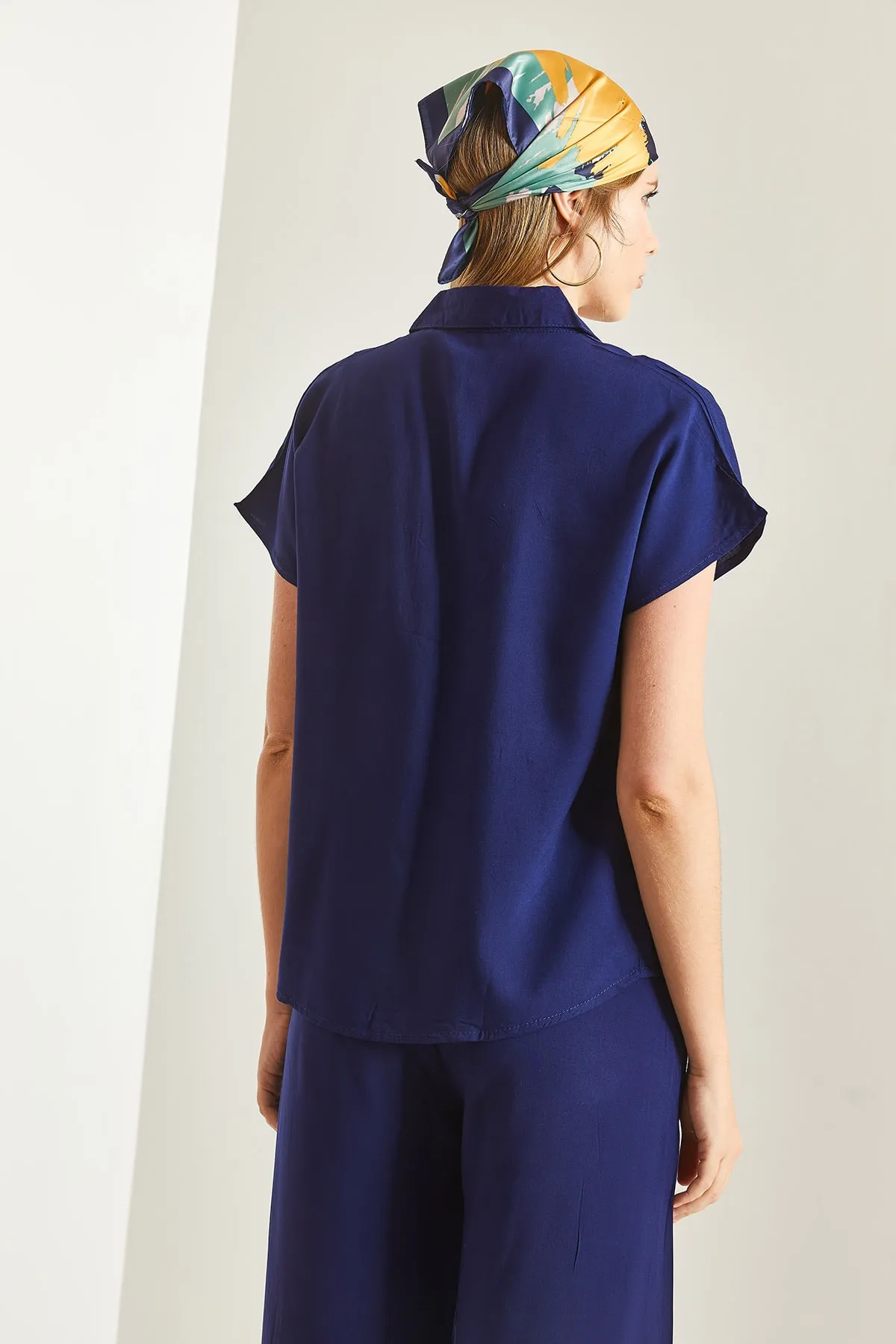 Bianco Lucci  Marineblaue Damenhose aus Viskose mit weitem Bein und Gürtel, 10061050