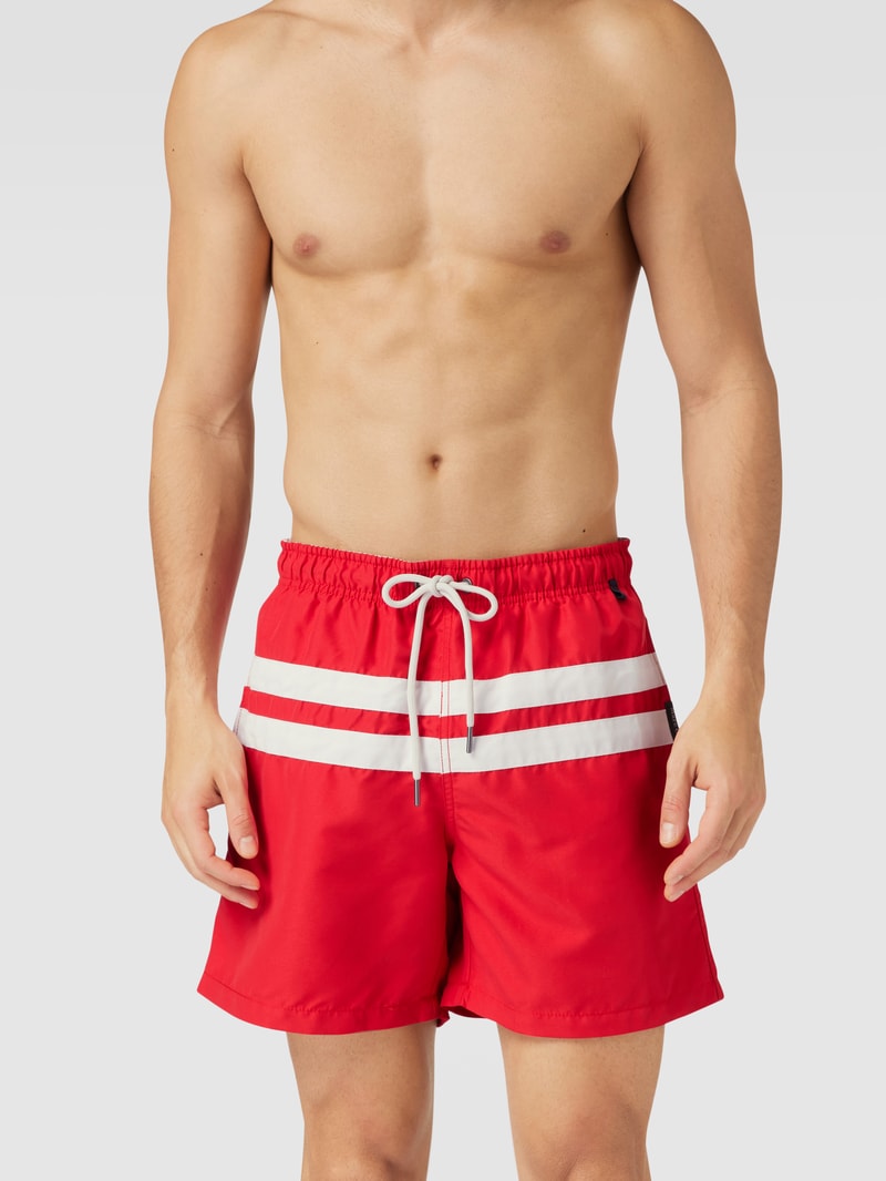 Badehose mit Kontraststreifen in rot
