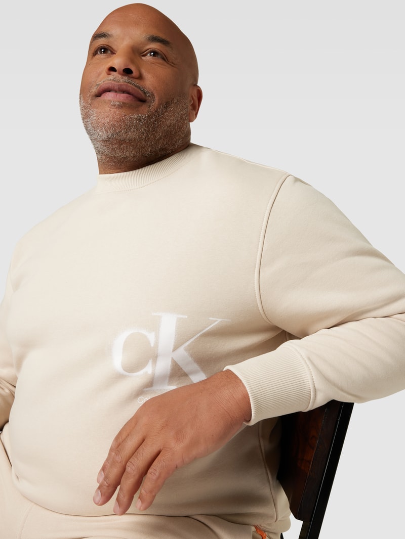 PLUS SIZE Sweatshirt mit Label-Print in beige
