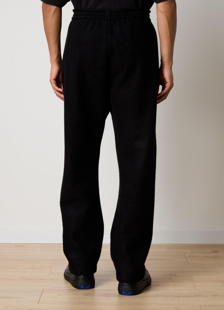 Forumul Fear of God – pantaloni simpli din raion cu cusături