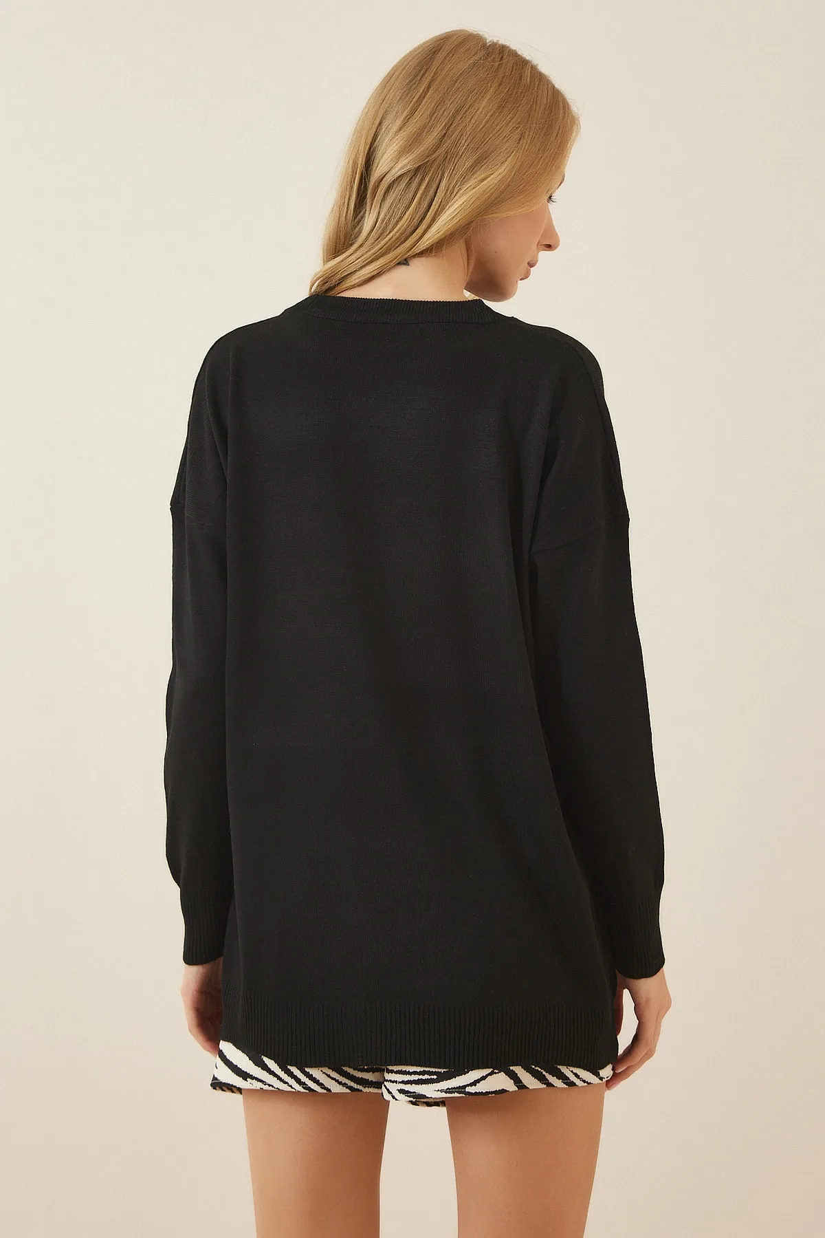 Happiness İstanbul  Schwarzer Oversize-Strickpullover der Saison für Damen PN00053