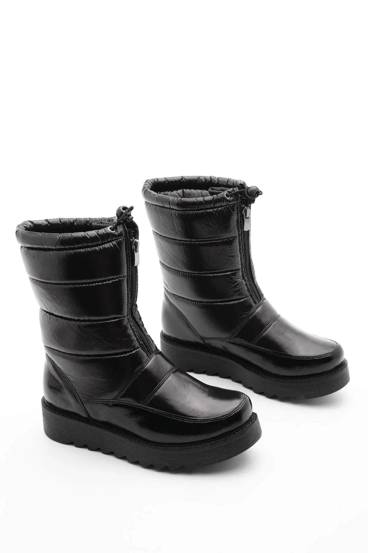 Marjin  Damen-Schneestiefel, Reißverschluss vorne, dicke, gezackte Sohle, Fell Borel, schwarzes Lackleder